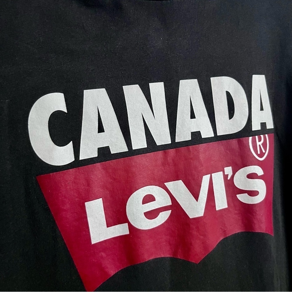 3/25$💥Levi’s Canada t shirt black short sleeve logo graphic top tee Women Medium - Picture 2 of 7
